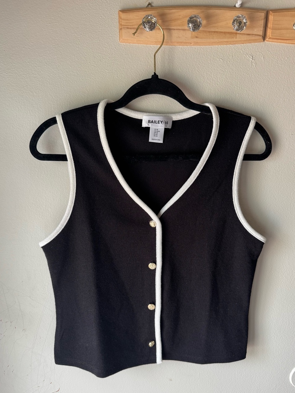 Bailey/44 Black White Contrast Trim Knit Button Front Vest Top Size Medium